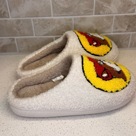 Cozy Buc-ee’s logo Sherpa slippers size small - Picture 4 of 6